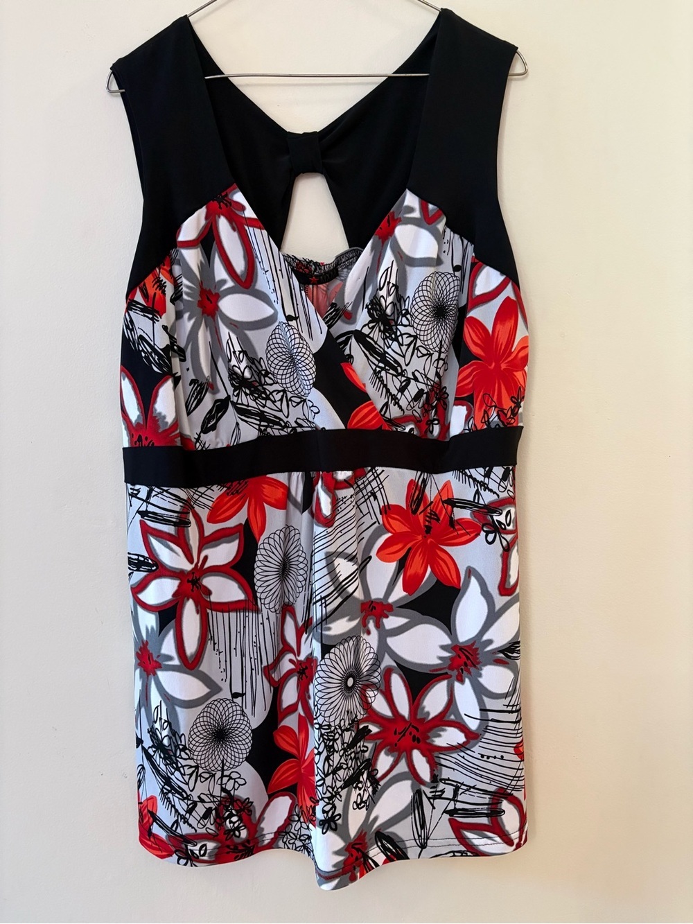 MXM Floral Empire Waist V- neck, sleeveless shirt, plus size 1X.